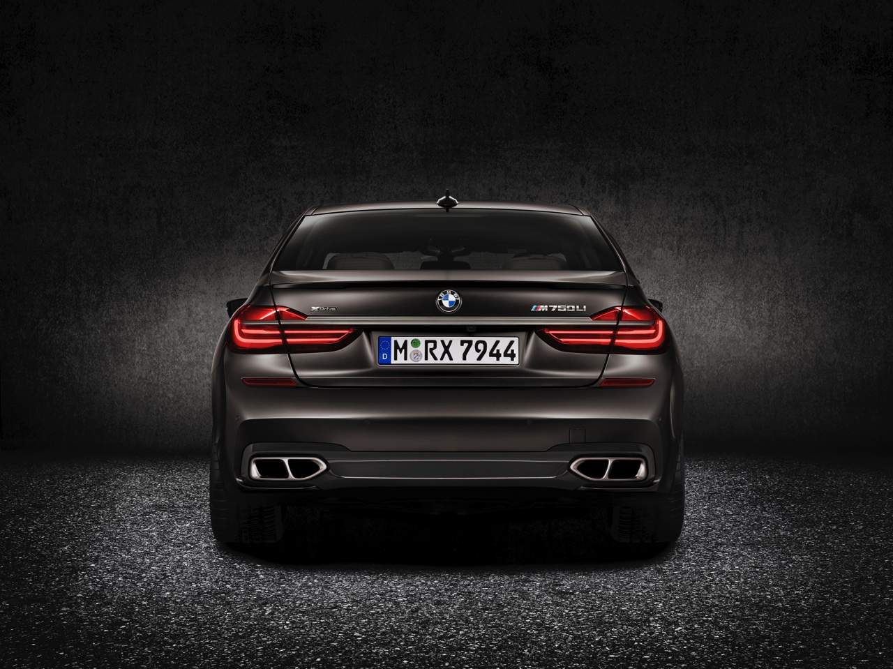 BMW lanceert M760Li xDrive met M-pakket of als V12 Excellence op chique.