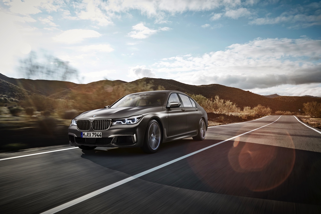 BMW lanceert M760Li xDrive met M-pakket of als V12 Excellence op chique.