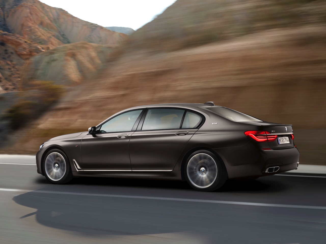 BMW lanceert M760Li xDrive met M-pakket of als V12 Excellence op chique.