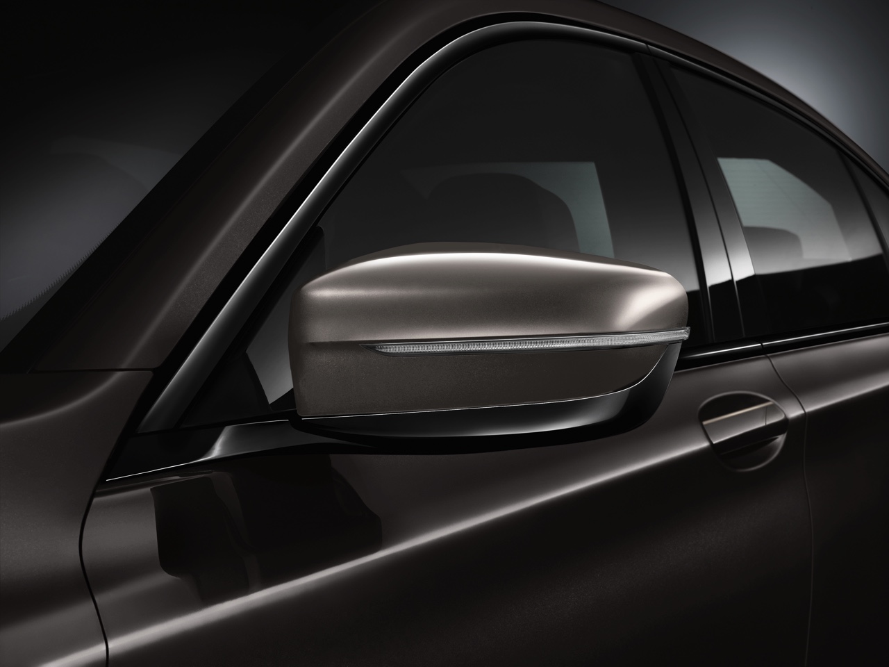 BMW lanceert M760Li xDrive met M-pakket of als V12 Excellence op chique.