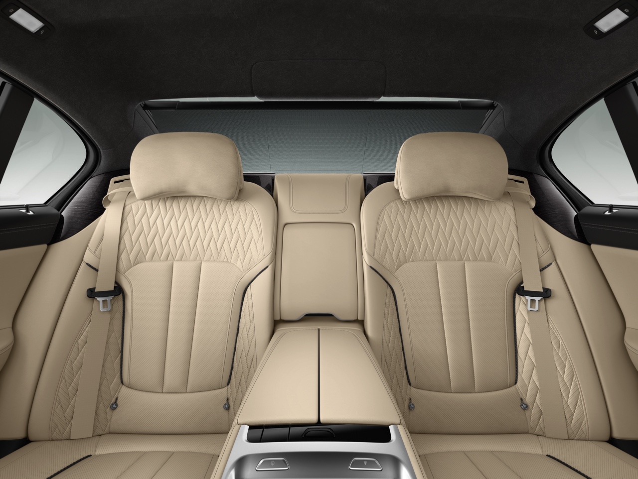 BMW lanceert M760Li xDrive met M-pakket of als V12 Excellence op chique.