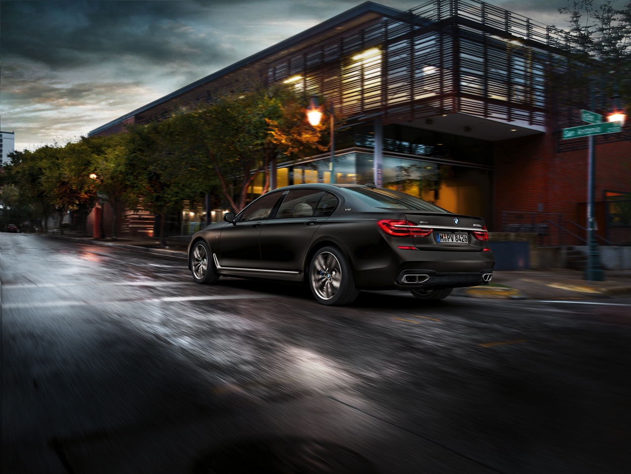 BMW lanceert M760Li xDrive met M-pakket of als V12 Excellence op chique.