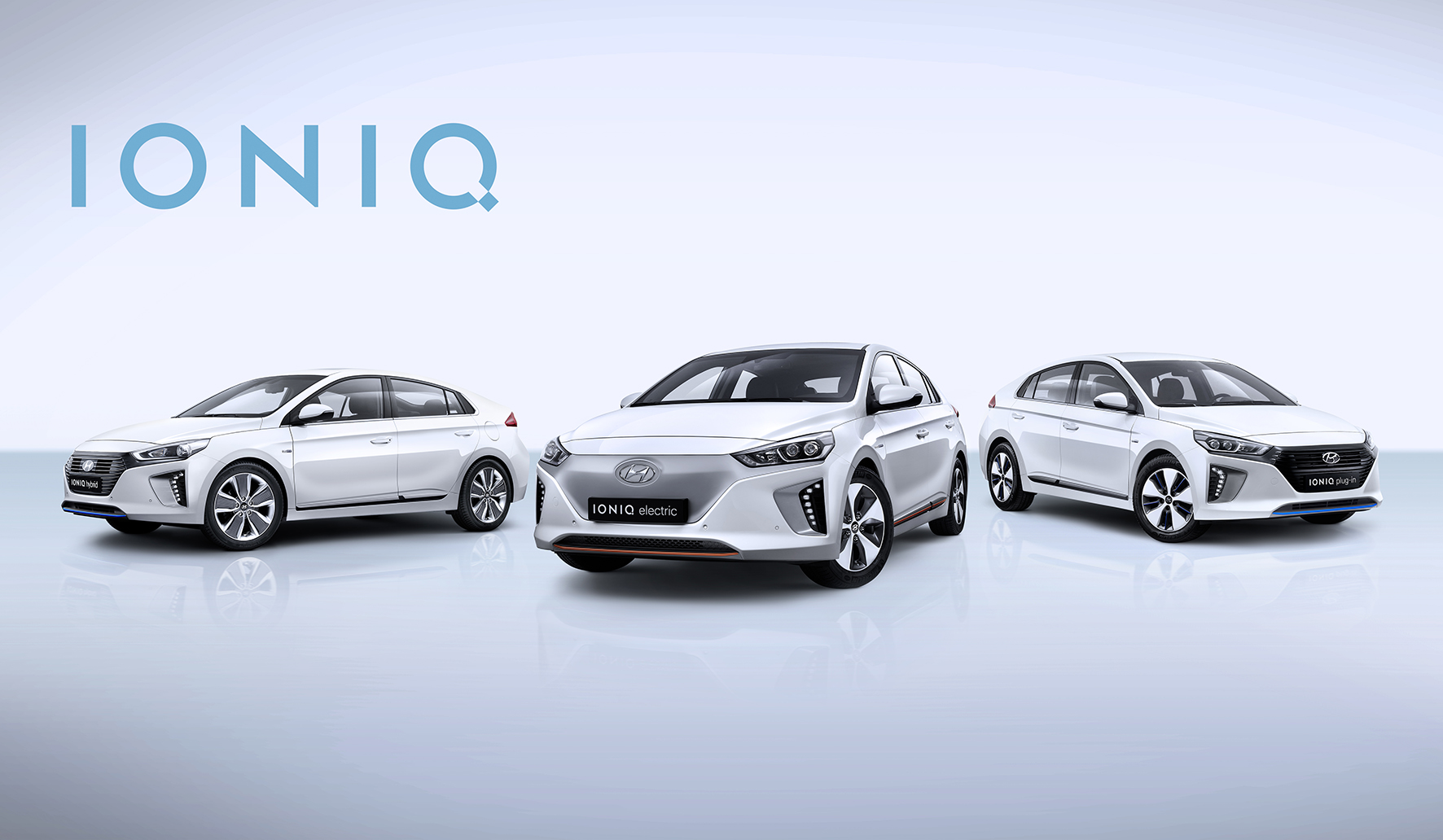 Hyundai geeft meer informatie over de IONIQ Electric kwijt. De volledig elektrische auto haalt 250 kilometers op een volle accu. Hij komt samen met de IONIQ hybride in de zomer op de markt.