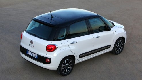 Precies vijf jaar na de introductie van de nieuwe generatie 500 introduceert Fiat de 500L, een grote vijfdeurs 500 met vijf zitplaatsen, ideaal voor het jonge gezin. Is deze ruimteversie net zon hebb