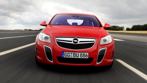 De Opel Insignia OPC kan nu nog meer van zich laten zien. Met de toepasselijke toevoeging Unlimited kunnen de 325 pks de snelheidsmeter door laten lopen tot 270 km/u. Trotse kopers krijgen ook een 