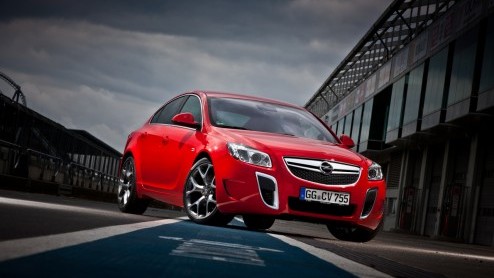 Het Opel Performance Center heeft onlangs twee nieuwe uitvoeringen aan het OPC-assortiment toegevoegd, de Insignia OPC Unlimited en de Corsa OPC Nrburgring Edition. Op de EuroSpeedway Lausitz, iets o