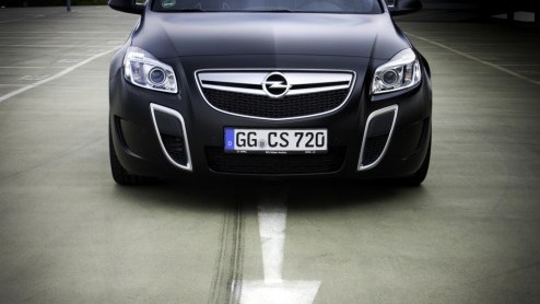 Het Opel Performance Center heeft onlangs twee nieuwe uitvoeringen aan het OPC-assortiment toegevoegd, de Insignia OPC Unlimited en de Corsa OPC Nrburgring Edition. Op de EuroSpeedway Lausitz, iets o