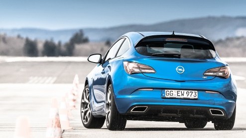 Het segment van de hot hatches gaat op de schop. De Golf GTI en Megane RS krijgen binnenkort gezelschap van onder andere de nieuwe Astra OPC. Opel zet de concurrentie op de tweede plaats met nog meer