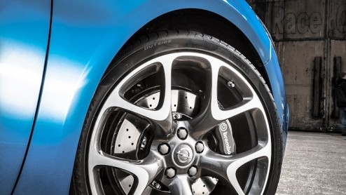 Het segment van de hot hatches gaat op de schop. De Golf GTI en Megane RS krijgen binnenkort gezelschap van onder andere de nieuwe Astra OPC. Opel zet de concurrentie op de tweede plaats met nog meer