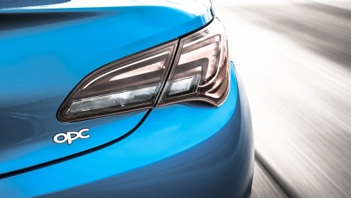 Het segment van de hot hatches gaat op de schop. De Golf GTI en Megane RS krijgen binnenkort gezelschap van onder andere de nieuwe Astra OPC. Opel zet de concurrentie op de tweede plaats met nog meer