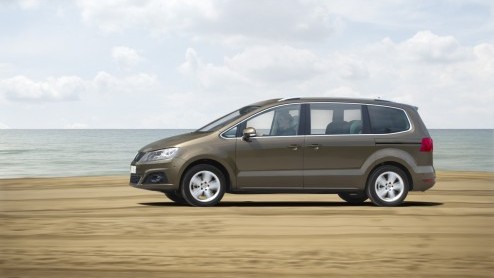 Seat introduceert twee nieuwe versies van de Alhambra, een nieuwe instapdiesel met 115 pk en een 2.0 TDI (140 pk) met vierwielaandrijving. De eerste lijkt op papier een interessante versie voor de zak