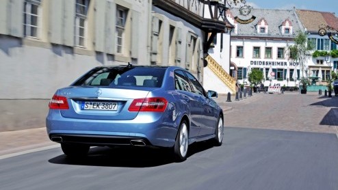 Mercedes-Benz blijft haar modelgamma continu te perfectioneren. Na de facelift van de C-Klasse dient er nu (al) nieuwe motortechniek voor de E-Klasse aan. De Duitsers hebben verse V6- en V8 motoren en