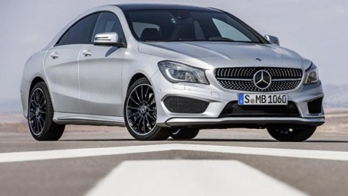 Ook de Mercedes-Benz CLA is onthuld. Niet op de beursvloer van Detroit, maar tijdens een presentatie aan de vooravond van de show. Het 'grote' publiek krijgt de auto te zien op de Fashion Week in Berl