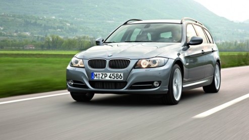 De facelift voor de BMW 3-serie is aanstaande. BMW presenteert de opgefriste Dreier op de Autosalon in Parijs, maar vandaag zijn de eerste definitieve beelden verschenen. De verjongingskuur is niet