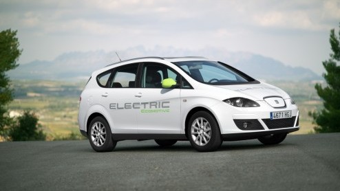 Na Volkswagen en Skoda is nu Seat aan de beurt om lekker groen uit de hoek te komen. De Spanjaarden presenteren de Altea XL Electric Ecomotive, de eerste volledig elektrische auto van het merk.