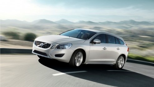 En daar is de volgende 20%-bijteller van Volvo; de V60 met T3 benzinemotor. Volvo heeft de 1.6 liter turbobenzinemotor zuiniger gekregen zodat de populaire stationwagon nog een half jaartje bijtelling