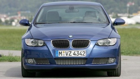 Van veel BMWs werden we de laatste jaren niet echt opgewonden. Maar de jongste aanvulling op het gamma is weer als vanouds een product dat Freude am Fahren biedt. Hij heet 335i Coup en brengt een