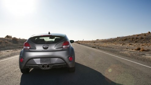 Hij zat er al aan te komen en is nu officieel: de Hyundai Veloster Turbo. Met 201 pk onder de kap krijgt de sportcoup nu precies datgene waar het tot nu toe aan ontbrak: lekker veel kracht! In Detroi