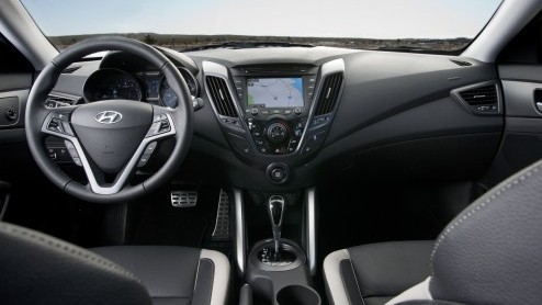 Hij zat er al aan te komen en is nu officieel: de Hyundai Veloster Turbo. Met 201 pk onder de kap krijgt de sportcoup nu precies datgene waar het tot nu toe aan ontbrak: lekker veel kracht! In Detroi