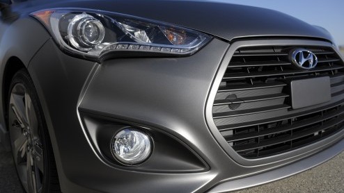 Hij zat er al aan te komen en is nu officieel: de Hyundai Veloster Turbo. Met 201 pk onder de kap krijgt de sportcoup nu precies datgene waar het tot nu toe aan ontbrak: lekker veel kracht! In Detroi