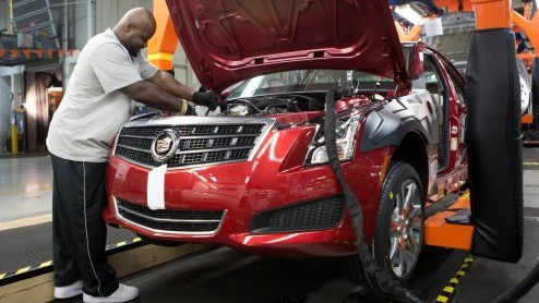 Cadillac meldt met gepaste trots dat de productie van hun nieuwe sportsedan ATS in Amerika is gestart. Vanaf augustus staat hij daar in de showroom. Nederland is vanaf november aan de beurt.