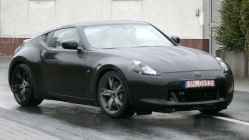 Tussen alle nieuwe zuinige vertegenwoordiging van Nissan werken de Japanners ook aan een nieuwe krachtige strijder, gepositioneerd onder de almachtige GT-R. De nieuwe 350Z, die als 370Z  met dus meer