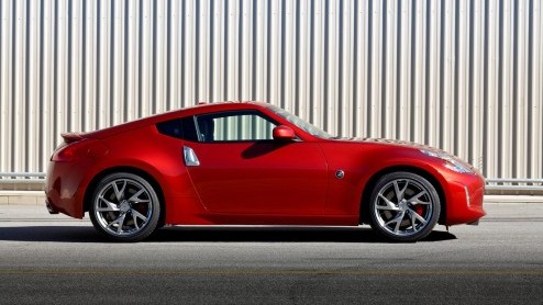 Vlak voor de Chicago Auto Show heeft Nissan het doek getrokken van de 'nieuwe' 370Z. Zijn makers hebben 'm een facelift gegeven die je met het blote oog bijna niet kan zien.