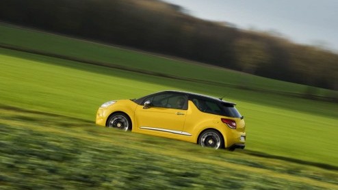 Citron introduceert twee nieuwe belastingvrije dieselversies van de C3 en DS3. Beide komen met een 70 pk sterke e-HDi diesel voor de dag die is gekoppeld aan een gerobotiseerde vijfversnellingsbak en