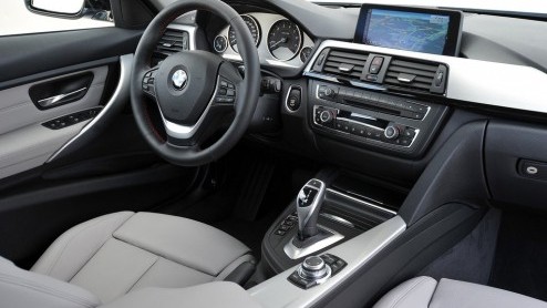Ook BMW heeft zich op het pad der hybride autos begeven, maar echt van harte gaat dat niet. Aan de ActiveHybrid-vloot van 5, 7 en X6 is nu ook de 3-serie toegevoegd, maar al wordt die hier wel verk