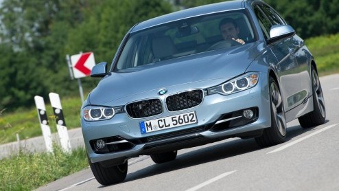 Ook BMW heeft zich op het pad der hybride autos begeven, maar echt van harte gaat dat niet. Aan de ActiveHybrid-vloot van 5, 7 en X6 is nu ook de 3-serie toegevoegd, maar al wordt die hier wel verk