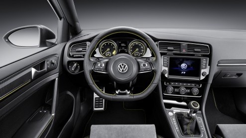 Golf R 400 met 400 pk is door Volkswagen gepresenteerd op de Auto Show in Peking.