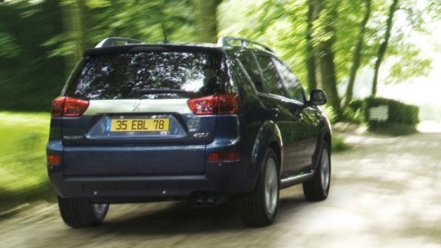 De Peugeot 4007 is al geintroduceerd, maar we kunnen nu ook de prijzen van deze grote Fransoos bekend maken. Wie ook even wilt ruiken en voelen aan de 4007 kan zich bij Peugeot Experience in Breukelen