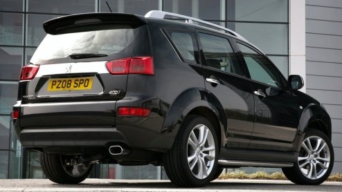 Voor degene die bij aanschaf van een Peugeot 4007 toch het gevoel bekruipt dat het allemaal nog wel wat scherper en sportiever mag, heeft de firma Irmscher het antwoord. Met hun Sport Package wordt de