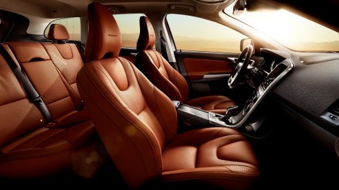 Volvo introduceert het Inscription-pakket op de XC60, waarmee een exclusieve touch voor met name het interieur aan te brengen is.