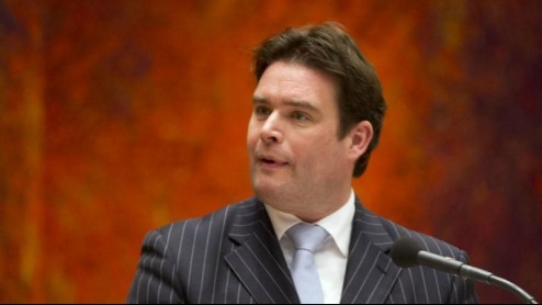 Staatssecretaris Frans Weekers van Financin wil onderzoeken of de fiscale bijtelling afhankelijk kan worden gemaakt van het daadwerkelijk gereden aantal privkilometers. Hij wil een zogeheten gestaff