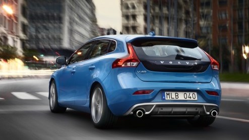 Volvo introduceert in Parijs twee nieuwe varianten van de V40: de V40 R-Design en V40 Cross Country. Die eerste is een sportief uitgedoste variant en wordt alvast nu aangekondigd en digitaal voorgeste