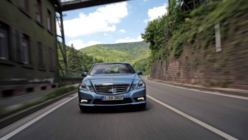 Mercedes-Benz blijft haar modelgamma continu te perfectioneren. Na de facelift van de C-Klasse dient er nu (al) nieuwe motortechniek voor de E-Klasse aan. De Duitsers hebben verse V6- en V8 motoren en