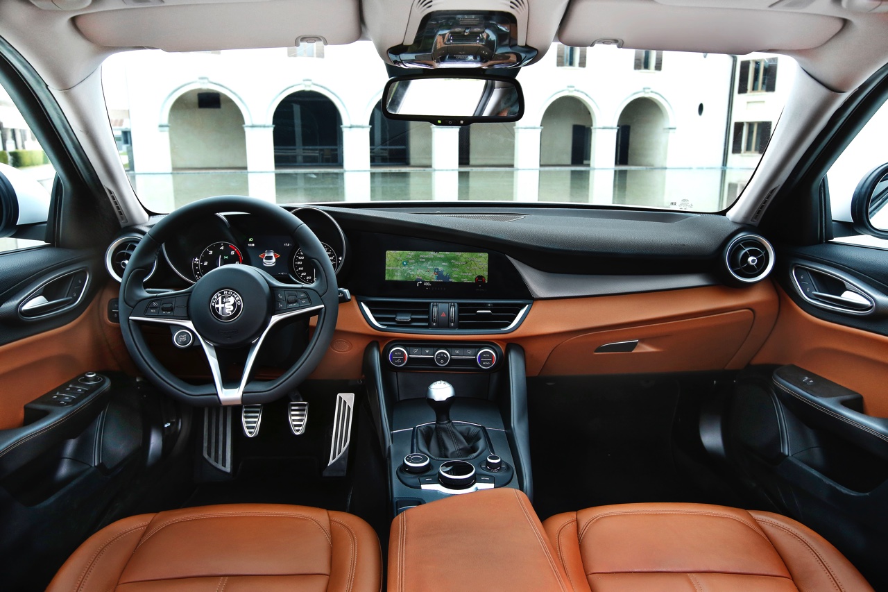 We geven 5 redenen waarom de Alfa Romeo Giulia een voltreffer is in het premium segment van de sportsedans.