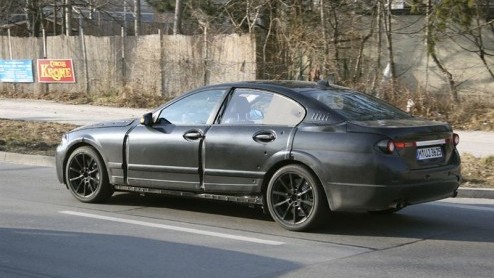 Hoewel we begin deze maand al de nieuwe BMW 5-serie hadden belicht, besteden we vandaag opnieuw aandacht aan deze populaire Duitser. Nu hebben we namelijk ook de Touring in beeld, gespot naast de huid