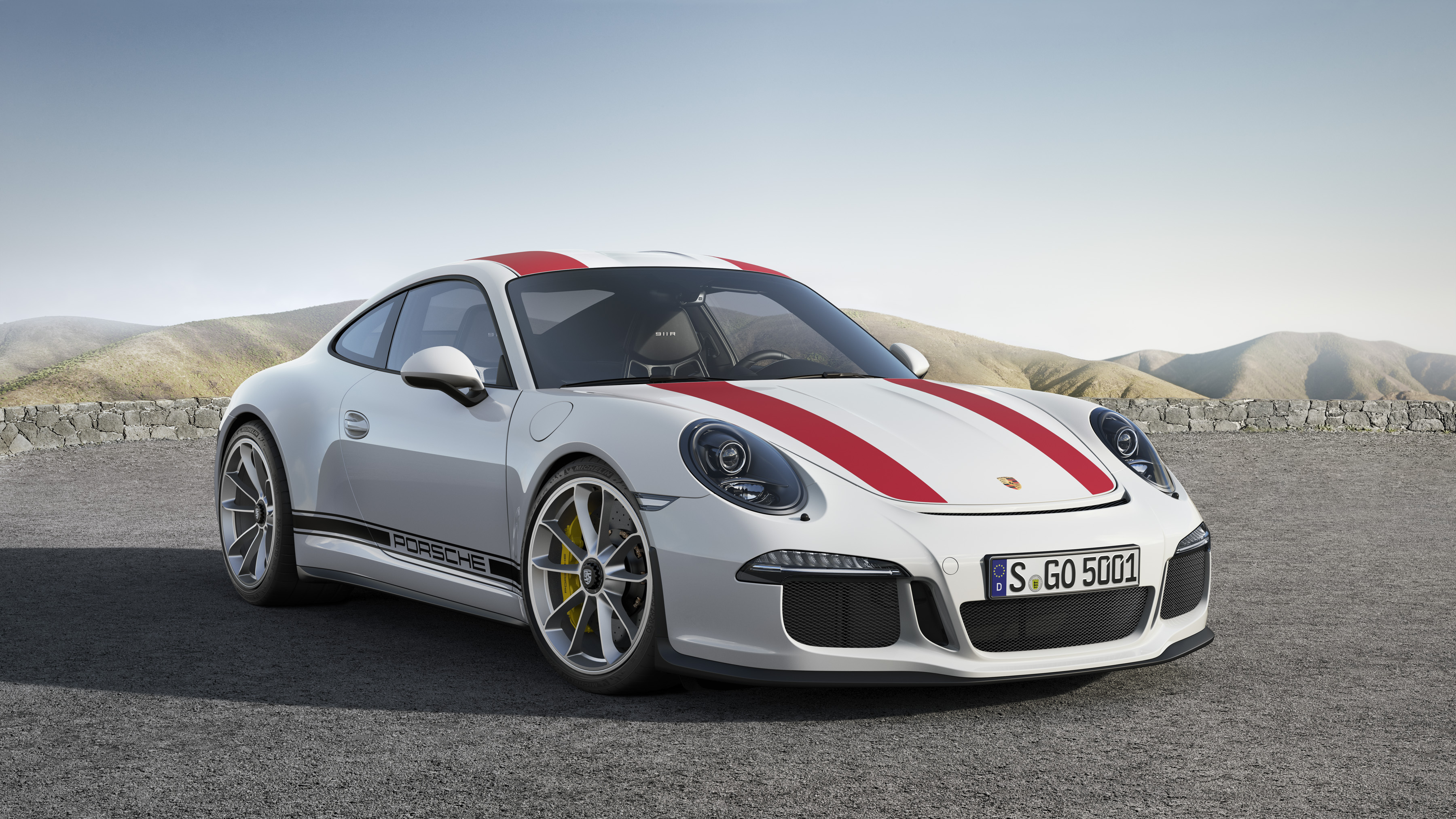 Porsche ontwikkelt de 911R als lichtste Porsche 911 ooit. De smaakmaker komt in een oplage van 991 stuks op de markt.