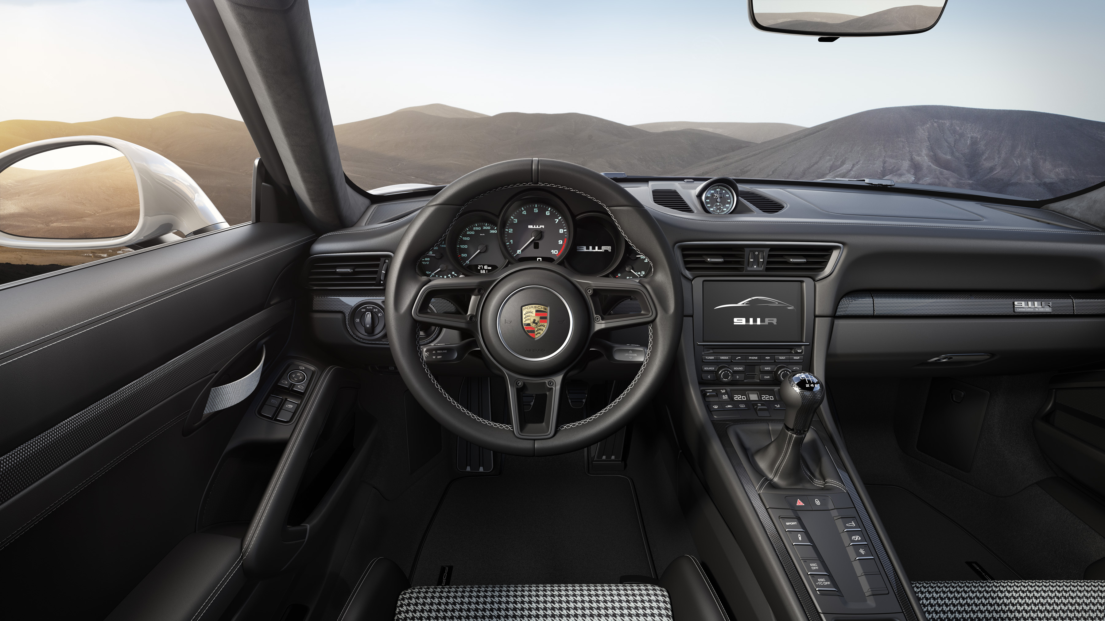Porsche ontwikkelt de 911R als lichtste Porsche 911 ooit. De smaakmaker komt in een oplage van 991 stuks op de markt.