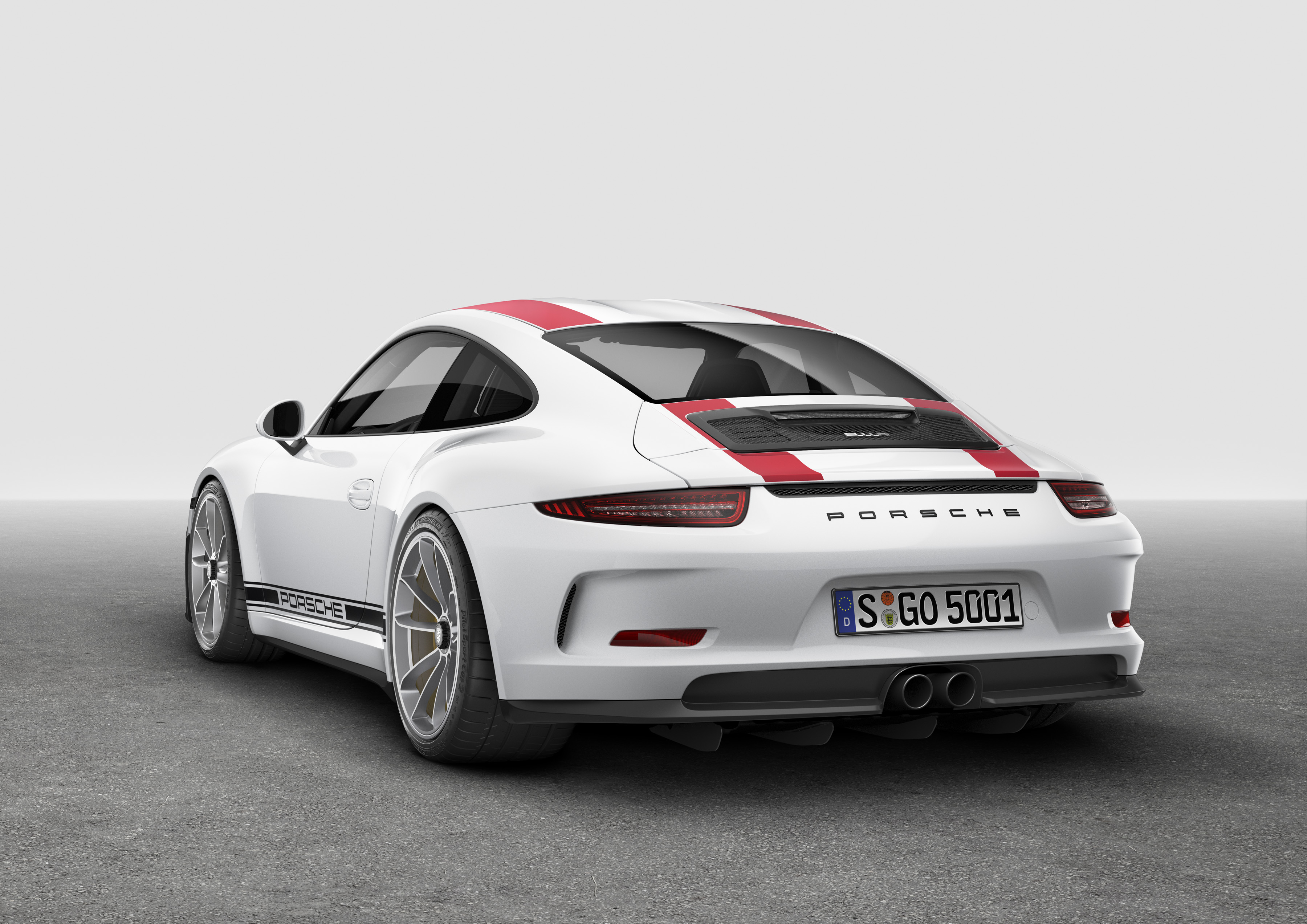 Porsche ontwikkelt de 911R als lichtste Porsche 911 ooit. De smaakmaker komt in een oplage van 991 stuks op de markt.