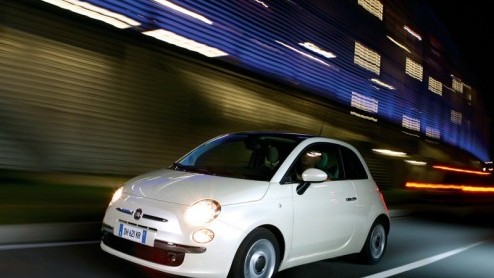 Fiat breidt haar inspanningen voor een lager brandstofverbruik van haar modellen uit met een start-stop systeem. De al eerder aangekondigde installatie wordt in het voorjaar op de Fiat 500 voorgesteld