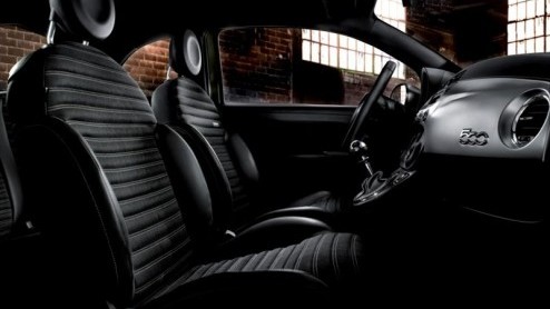 Fiat start met kledinglabel Diesel een samenwerking en bouwt 10.000 stuks Fiat 500 by Diesel. Een exclusief Italiaantje in een bijpassend outfit.