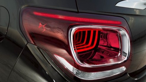 Terwijl de Autosalon van Parijs nog een klein maandje op zich laat wachten, heeft Citron de DS3 Cabrio onthuld. De nieuwe DS3-variant werd eerder al in het wild gesignaleerd en krijgt een stoffen dak