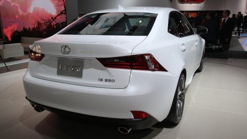 Een bezoek aan Detroit en de North American International Auto Show is een hele belevenis. Dankzij een aantal spannende primeurs van onder meer Lexus, Mercedes-Benz, BMW en Infiniti viel er voor ons E