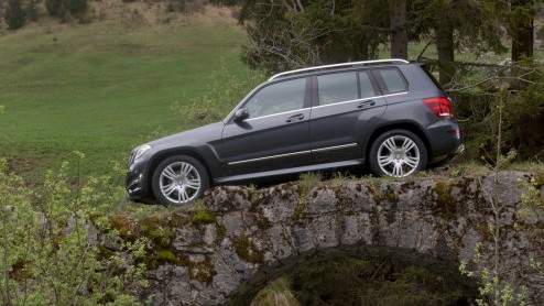 Wat is dat toch met de Mercedes-Benz GLK? Bouw je een stoere, compacte Gelnde in de geest van de legendarische G-Klasse, wil bijna niemand 'm (in Nederland) hebben! Onlangs is de compacte SUV verni