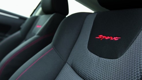 De nieuwe Suzuki Swift is inmiddels geen onbekende meer op de Nederlandse wegen. En ding had hij voor de sportievelingen nog wel nodig; een beetje pit. De Japanners houden de traditie in ere en hebbe