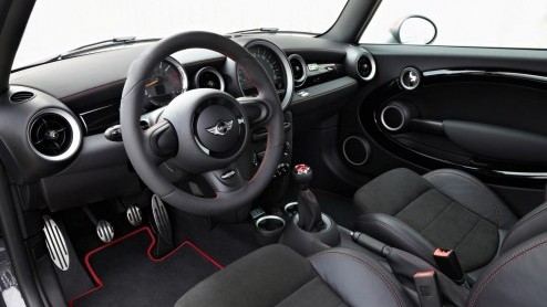 Mini neemt voor de introductie van de extra pittige MINI John Cooper Works GP ruim de tijd. Voorafgaand aan zijn officile debuut in Parijs mogen we alvast meer foto's bekijken en de specificaties lez
