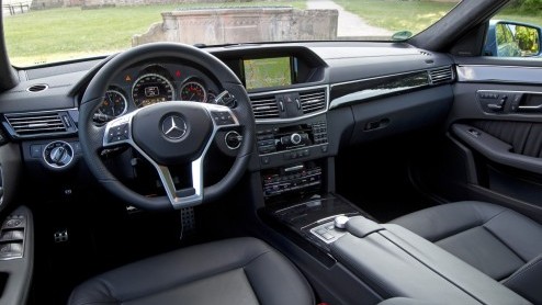 Mercedes-Benz blijft haar modelgamma continu te perfectioneren. Na de facelift van de C-Klasse dient er nu (al) nieuwe motortechniek voor de E-Klasse aan. De Duitsers hebben verse V6- en V8 motoren en